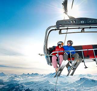 Winterferien mit der Familie - Schlitteln in Arosa